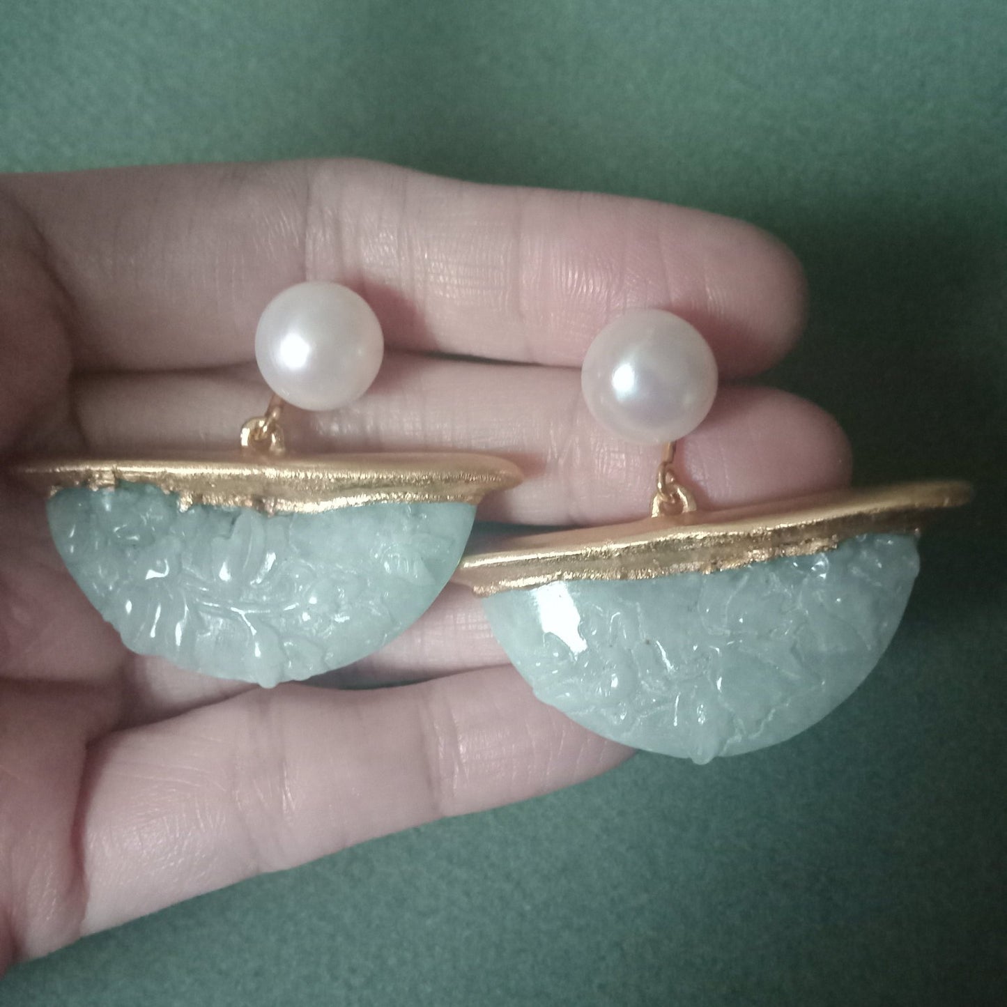 Half moon jade flower carving earrings with FW pearls