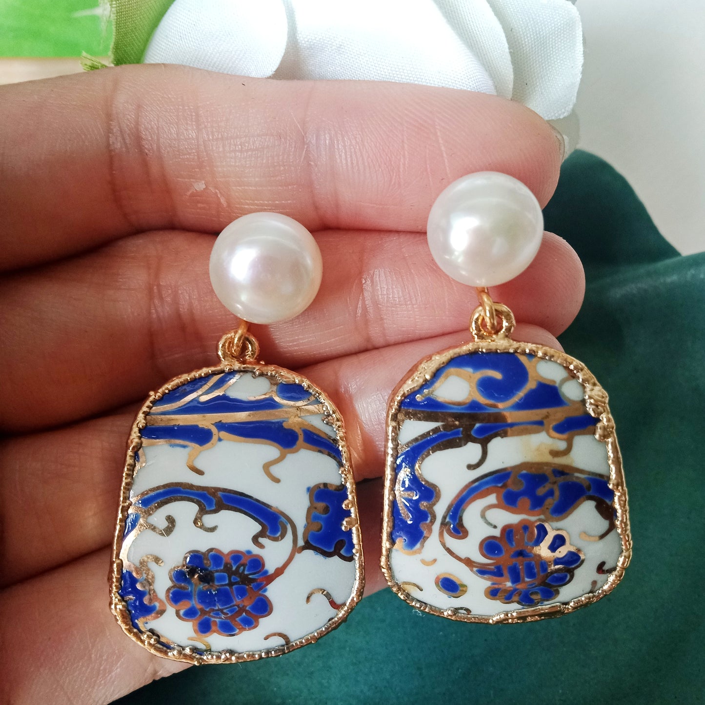 Blue and white batik porcelain FW pearl earrings