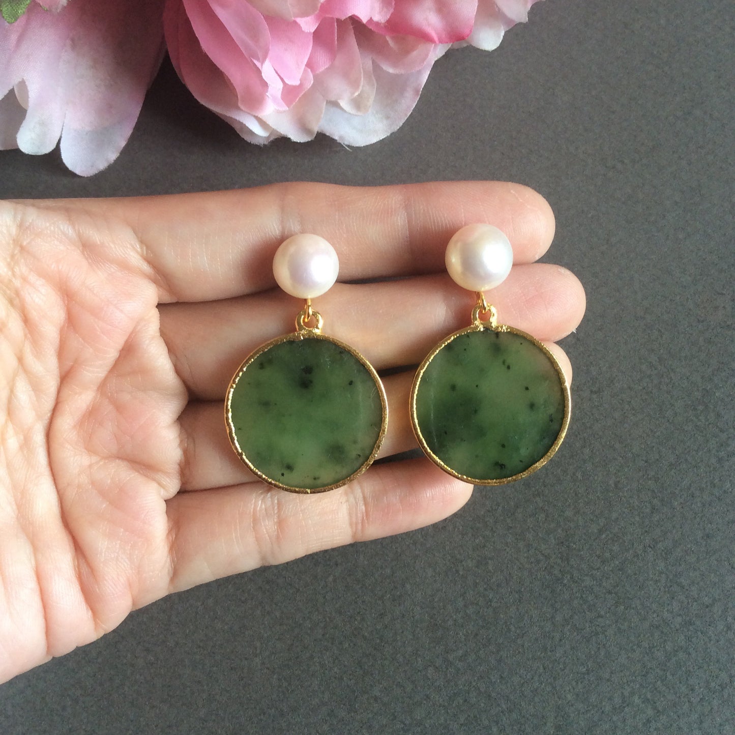 Disc jade earrings with FW pearls